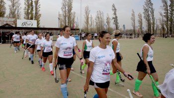 las leonas rugieron en la cancha del rojo neuquino las leonas rugieron en la cancha del rojo neuquino