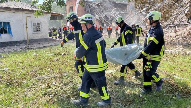 Ucrania denuncia ataque ruso trágico a una escuela