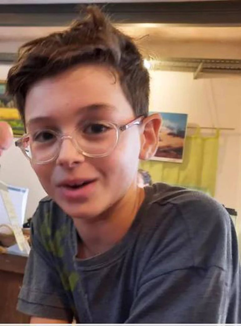 El niño israelí Ohad Munder-Zichri secuestrado en es sur de Israel por Hamas. Foto: captura/Avi Zichri. El niño israelí Ohad Munder-Zichri secuestrado en es sur de Israel por Hamas. Foto: captura/Avi Zichri.