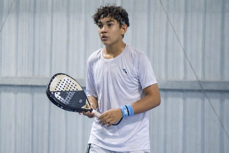 El neuquino de 12 años que competirá en el circuito internacional de pádel