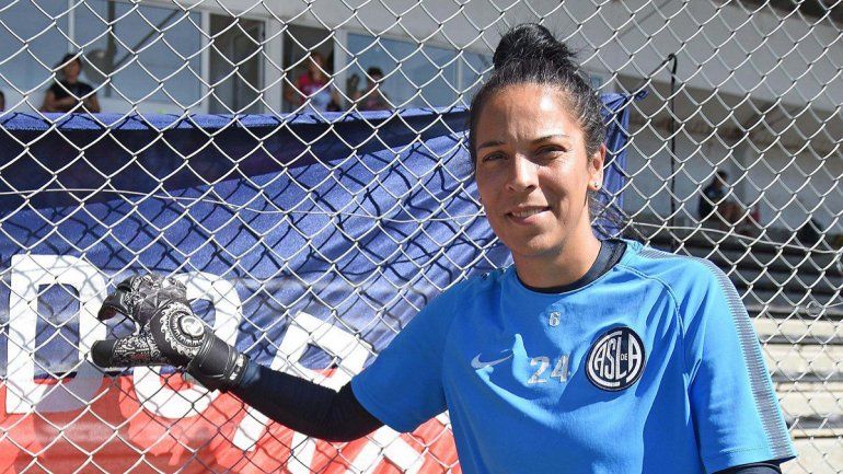 Vanina Correa, la arquera y capitana de la selección argentina de fútbol, escribió el relato