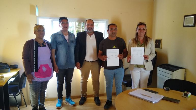 Trabajadores municipales junto intendente Asaad