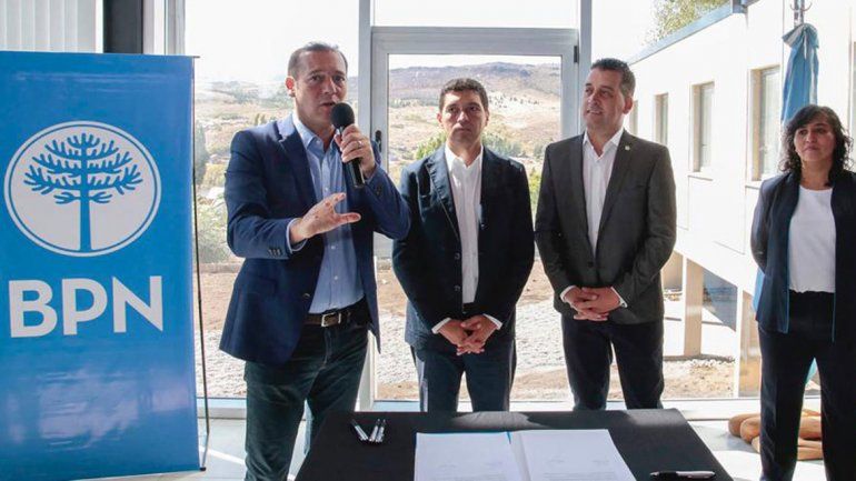 Gutiérrez anunció la construcción de 56 viviendas en Aluminé