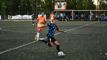 Matías Montero jugó con la 5 en la ida contra Roca y con la 8 en la vuelta. Foto: gentileza RDLS Noticias Matías Montero jugó con la 5 en la ida contra Roca y con la 8 en la vuelta. Foto: gentileza RDLS Noticias