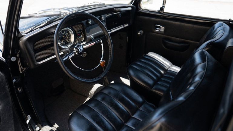 La increíble limusina del Volkswagen Escarabajo. Foto: R;M Sotheby's. La increíble limusina del Volkswagen Escarabajo. Foto: R;M Sotheby's.