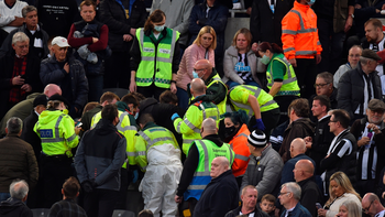 un hincha sufrio un paro cardiaco y los jugadores lo salvaron un hincha sufrio un paro cardiaco y los jugadores lo salvaron
