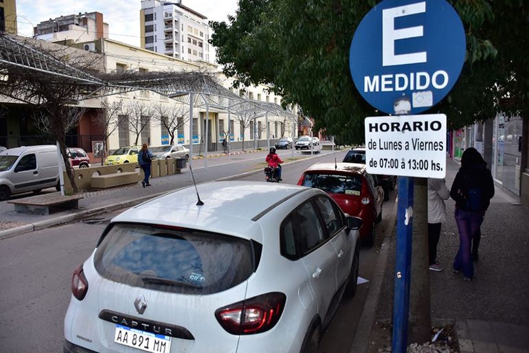 En la última semana de junio, el estacionamiento en el centro de Santa Rosa fue gratuito por los problemas en la app. En la última semana de junio, el estacionamiento en el centro de Santa Rosa fue gratuito por los problemas en la app.