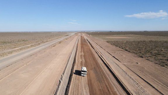 Avanzan los trabajos para la pavimentación de la ruta petrolera