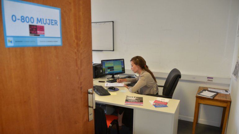 La línea gratuita del 0800 Mujer dejará de funcionar dentro de un mes