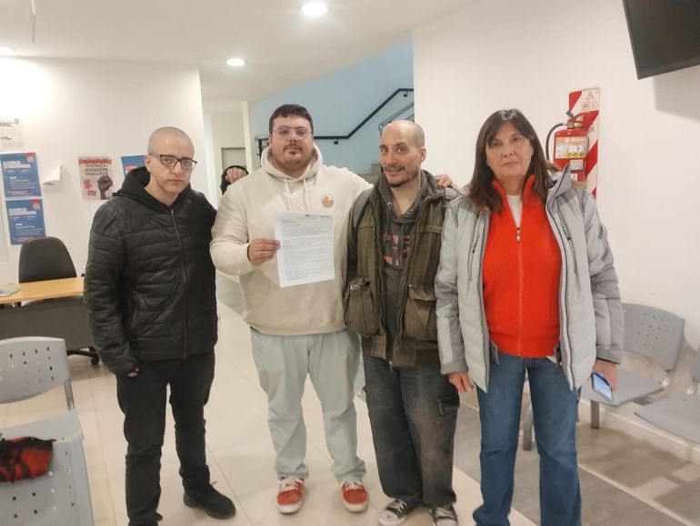 Estudiantes y docentes embestidos por el violento conductor. Estudiantes y docentes embestidos por el violento conductor.