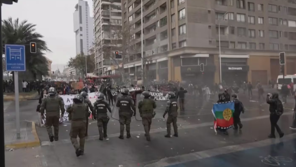 Se reportaron incidentes en una marcha contra el recorte en educación. Foto: captura TN.