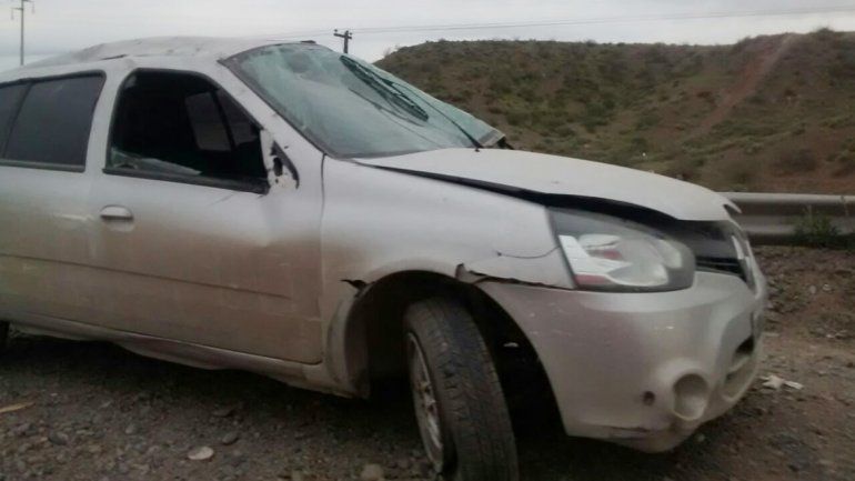 Un borracho zigzageaba en Ruta 7 y chocó a otro auto: no hubo heridos