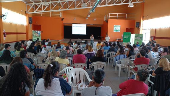 Una de las reuniones en las que participaron los directivos de los establecimientos escolares.