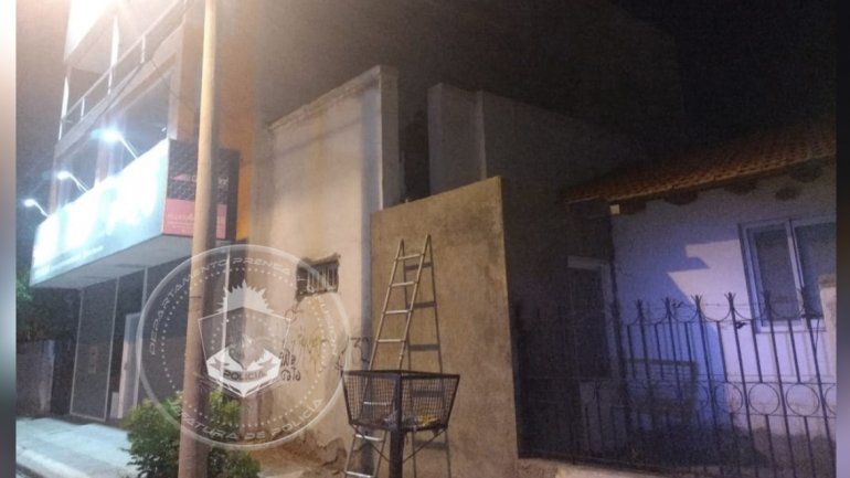 Los atraparon caminando por el techo de una casa a la que querían entrar a robar