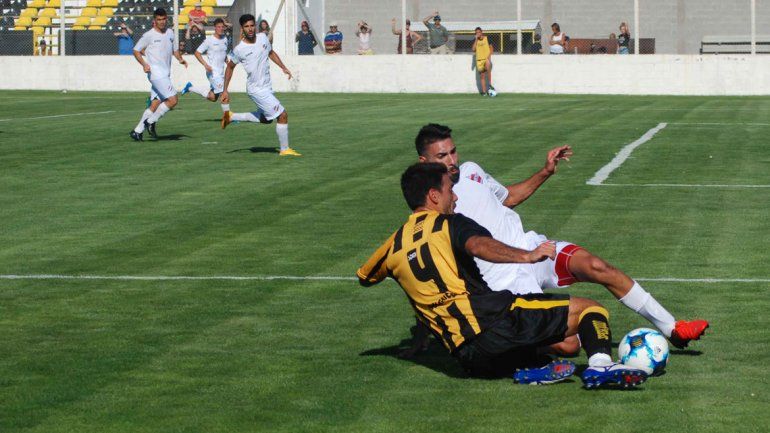 Cataldi (foto) fue titular en el Coliseo del Golfo