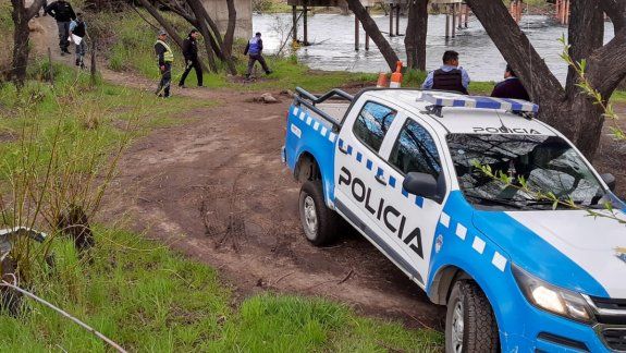 Les advirtió que no podían pescar y le dieron un tiro en la mano