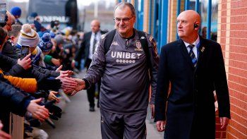 el leeds de bielsa goleo y se acerca a la premier league el leeds de bielsa goleo y se acerca a la premier league