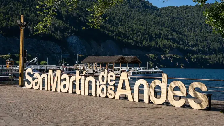 Cinco recomendaciones para comer en San Martín De Los Andes. Cinco recomendaciones para comer en San Martín De Los Andes.