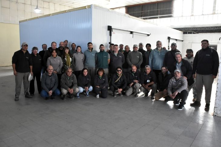 Equipo completo para la lucha silenciosa contra esta plaga, hoy controlada en la Patagonia. 