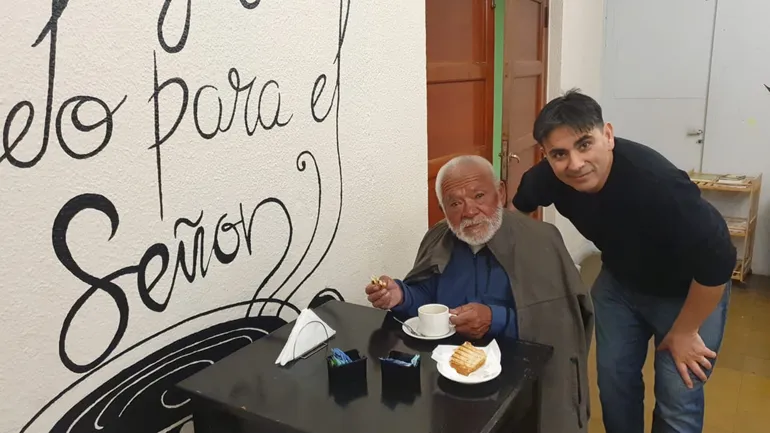 Un tostadito y un café para Jaime en la iglesia Jesús es Rey.