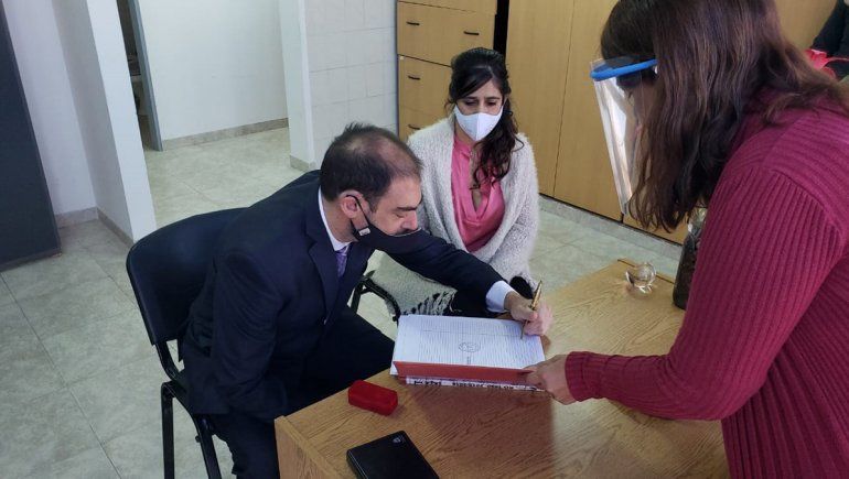 Una pareja de neuquinos dio el sí en medio de la cuarentena