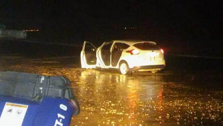 Bajó a la playa con su auto y se le encajó en la arena: ahora debe pagar una multa