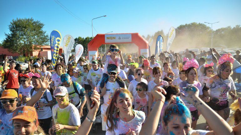La Holi Corre 2018 pintó multicolor el domingo neuquino