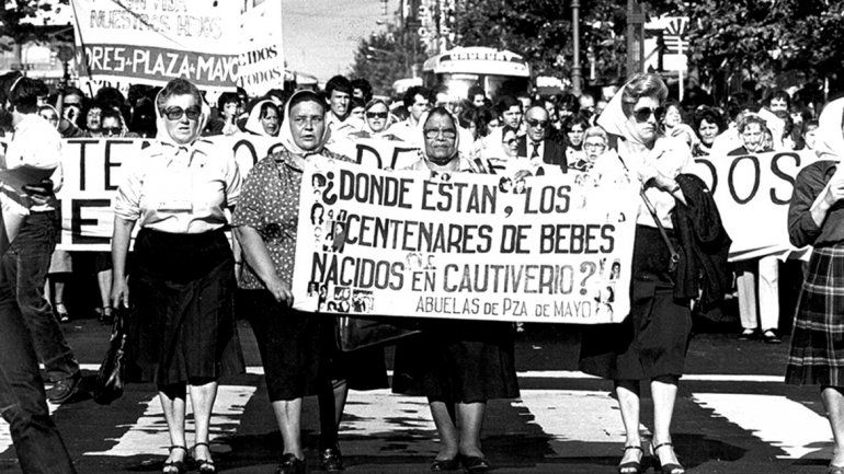 Abuelas de Plaza de Mayo.
