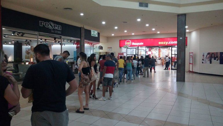 Coronavirus: la Muni pide a los súper habilitar todas las cajas y ampliar el horario de atención