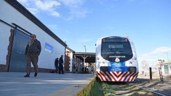 un camion choco el puente de la ruta 151 y el tren del valle quedo fuera de servicio un camion choco el puente de la ruta 151 y el tren del valle quedo fuera de servicio