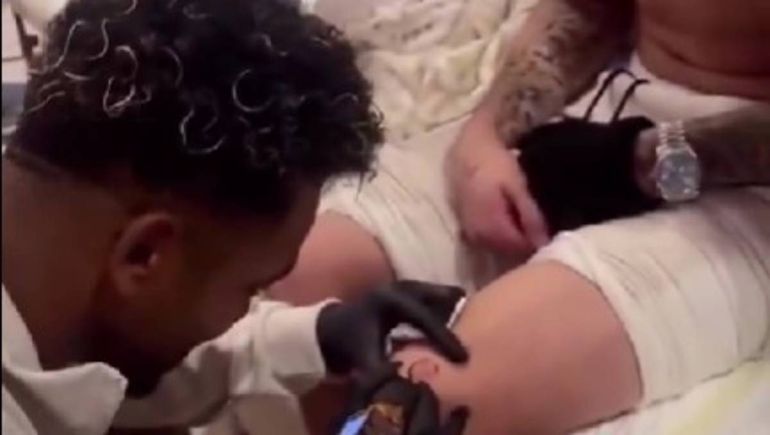 El polémico video de Miguel Borja tatuando a otro jugador de River previo a la semifinal por Copa Argentina | LM Neuquen El polémico video de Miguel Borja tatuando a otro jugador de River previo a la semifinal por Copa Argentina