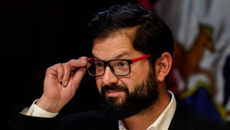 Boric dejó de lado el uso de smatphones. Boric dejó de lado el uso de smatphones.