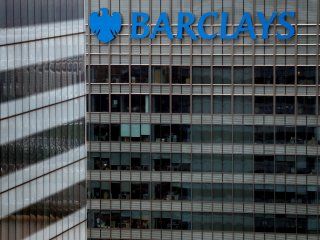 Imagen de archivo de un edificio del banco Barclays en el distrito financiero Canary Wharf en Londres, Reino Unido. 17 de mayo, 2017. El banco actualizó su análisis sobre el precio del petróleo. REUTERS/Stefan Wermuth/Archivo