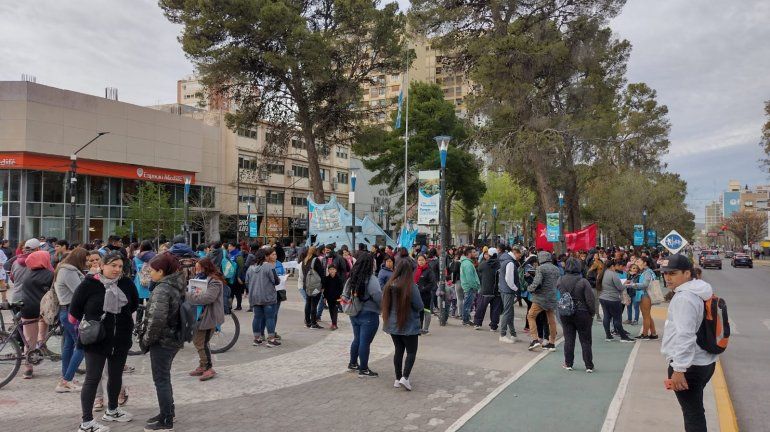 Organizaciones sociales movilizan al ANSES por recortes en planes