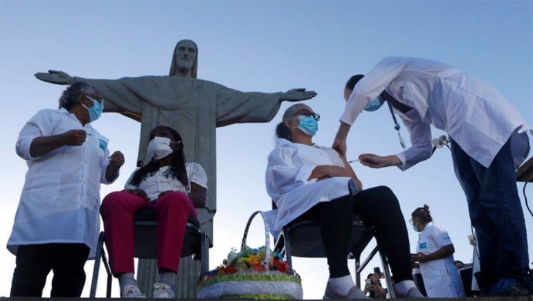 Insólito: un hombre se vacunó cinco veces contra el COVID-19