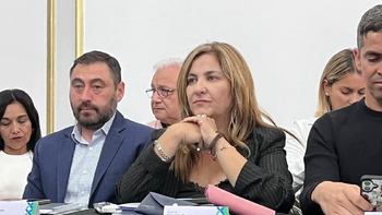 La intendenta Daniela Salzotto, solicitó que se revea la medida que contempla la reducción del 50% de regalías petroleras que recibe la localidad. | LM Neuquen La intendenta Daniela Salzotto, solicitó que se revea la medida que contempla la reducción del 50% de regalías petroleras que recibe la localidad.