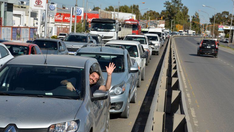 Así se vivió el primer día de caos de tránsito en los puentes