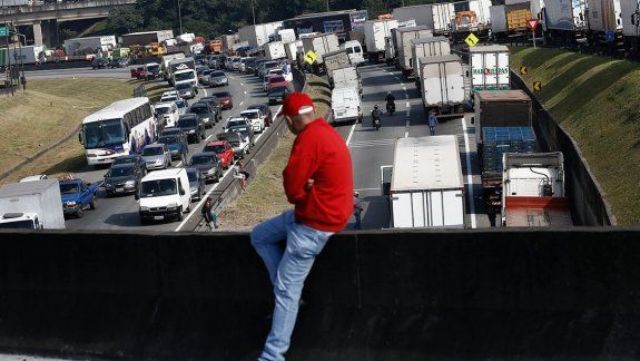 En Río, el Ejército debió escoltar a un camión de nafta y gasoil.