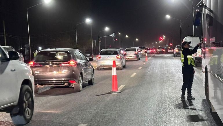 Controles a petroleros en Ruta 22: retuvieron 46 vehículos y detectaron 4 alcoholemias positivas