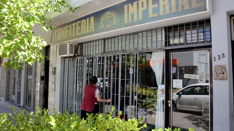 Confitería Imperial: después de 56 años, se despide unos de los rincones más dulces de Neuquén | LM Neuquen Confitería Imperial: después de 56 años, se despide unos de los rincones más dulces de Neuquén