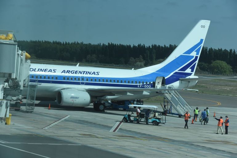 En un vuelo a Neuquén, le abrieron el bolso y le robaron: la aerolínea deberá hacerse cargo