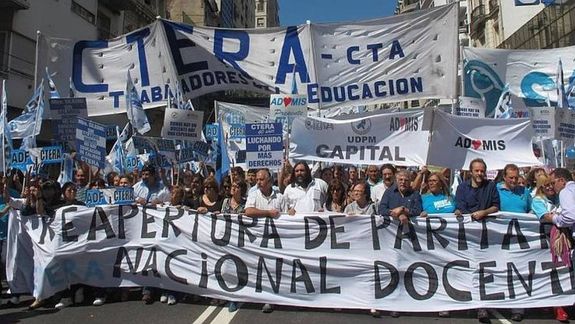 La CGT anunció dos paros docentes y el Gobierno convocó al diálogo