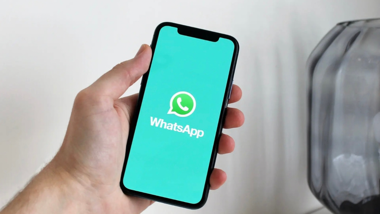 Las copias de seguridad de WhatsApp se guardan en Google Drive en los dispositivos con sistema operativo Android. Las copias de seguridad de WhatsApp se guardan en Google Drive en los dispositivos con sistema operativo Android.