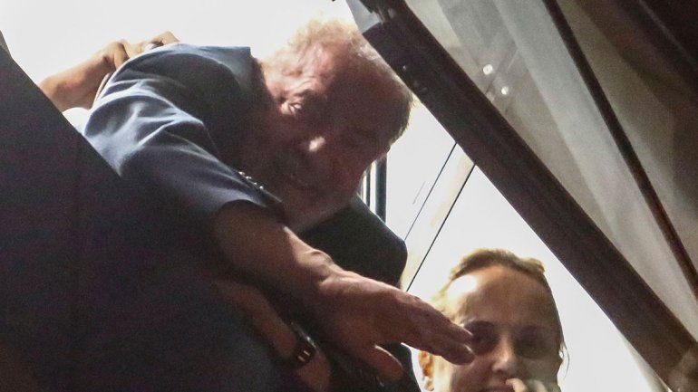 Pese a la multitud, la Policía iría hoy a detener a Lula