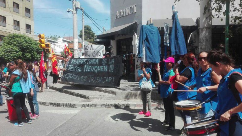 Obreras textiles reclamaron por sus puestos de trabajo