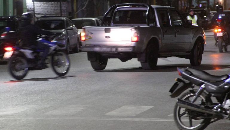 Gran operativo sorpresa de alcoholemia en el centro de Centenario. Gran operativo sorpresa de alcoholemia en el centro de Centenario.