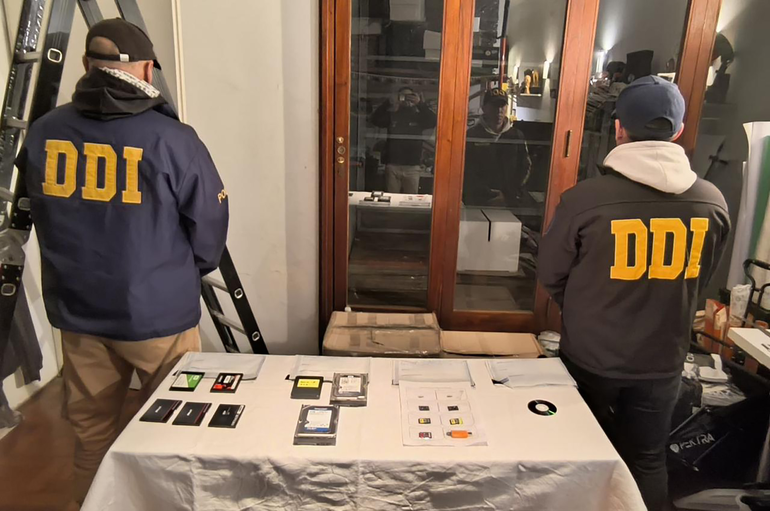 Uno de los allanamientos que se realizó luego de conocerse la realización de un documental. Uno de los allanamientos que se realizó luego de conocerse la realización de un documental.