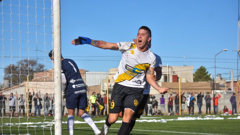 Pacífico venció a J.J. Moreno de Madryn y se acerca al sueño de ascenso