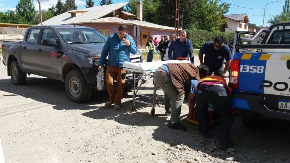 Una ciclista resultó herida tras chocar contra una camioneta
