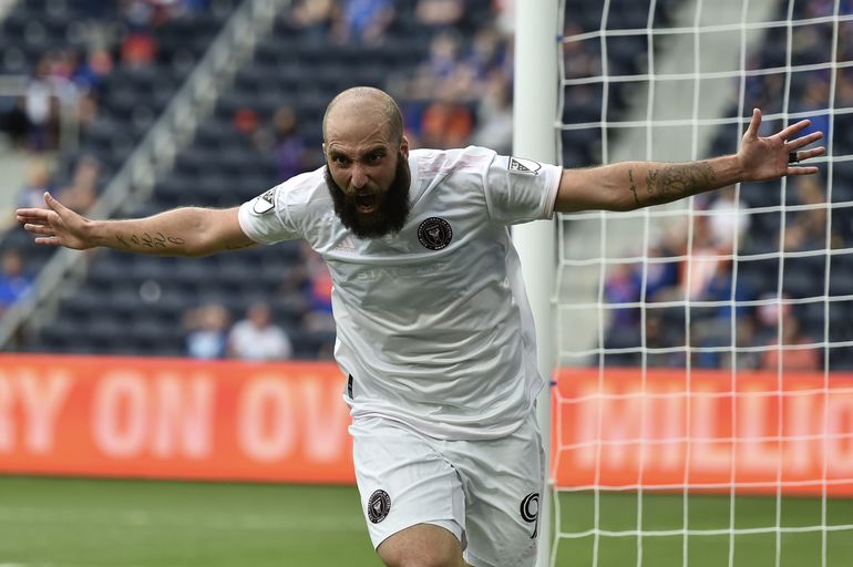 Gonzalo Higuaín aseguró que no se retirará a fin de año. 